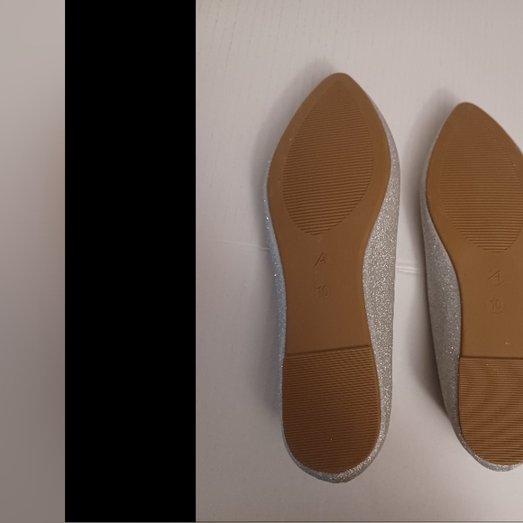 NWOT Sparkly Silver Flats - Size 10 - Picture 8 of 13